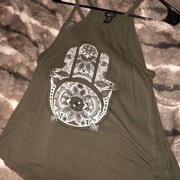 Rue 21 tank - Picture 1 of 2